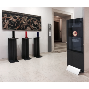 Efesto a Palazzo Firmian - La collezione Efesto disegnata per Carlo Moretti rester in esposizione all\'interno dello spazio Trento Unicredit in via Galileo Galilei 1 presso Palazzo Firmian di Trento; gli orari di apertura sono dal luned al venerd dalle 8.20 alle 13.20 e dalle 14.30 alle 16.00 (Chilò 2015)